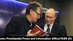 Hubert Seipel és Vlagyimir Putyin 2016. június 7-én Moszkvában