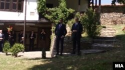 Predsednici Severne Makedonije i Srbije, Stevo Pendarovski i Aleksandar Vučić, u manastiru Prohor Pčinjski na jugu Srbije blizu srpsko-makedonske granice, 2. avgust 2023. 