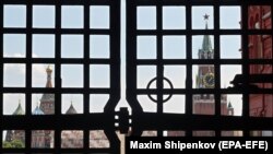 Кадър от Червения площад в Москва, който остана блокиран през уикенда заради бунта, поведен от Евгений Пригожин.