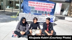 Afganistanski aktivisti štrajkuju glađu u Kelnu, Njemačka, zbog politike talibana. 4. septembar 2023.