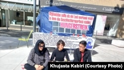 Германиянын Кельн шаарында ачкачылык кармап жаткан ооган аялдары. 4-сентябрь, 2023-жыл.