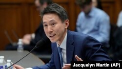 Su Zsi Csu az amerikai kongresszusi meghallgatáson Washingtonban 2023. március 23-án