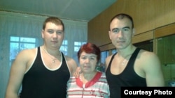 Rustam Fararitdinov (left) and Ruslan Gabbasov (right)