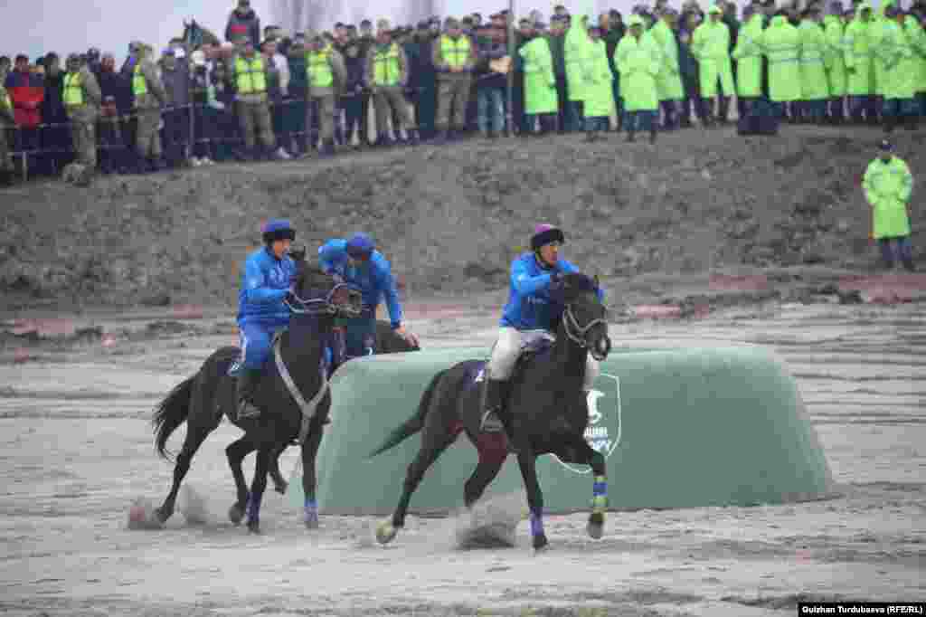 В финале турнира встретились команды &quot;Ынтымак&quot; и &quot;Достук&quot;.&nbsp;