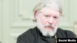 Aleksei Uminsky a fost excluv din Biserica Ortodoxă Rusă pentru că nu s-a rugat ca Rusia să câștige războiul din Ucraina. 