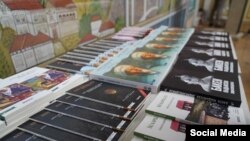 ТҮРКСОЙ уюму тарабынан чыгарылган кыргыз акын-жазуучуларынын китептери.