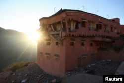 Жер титирөөдө кыйраган мейманкана. Мулай Брахим калаасы, Марокко.