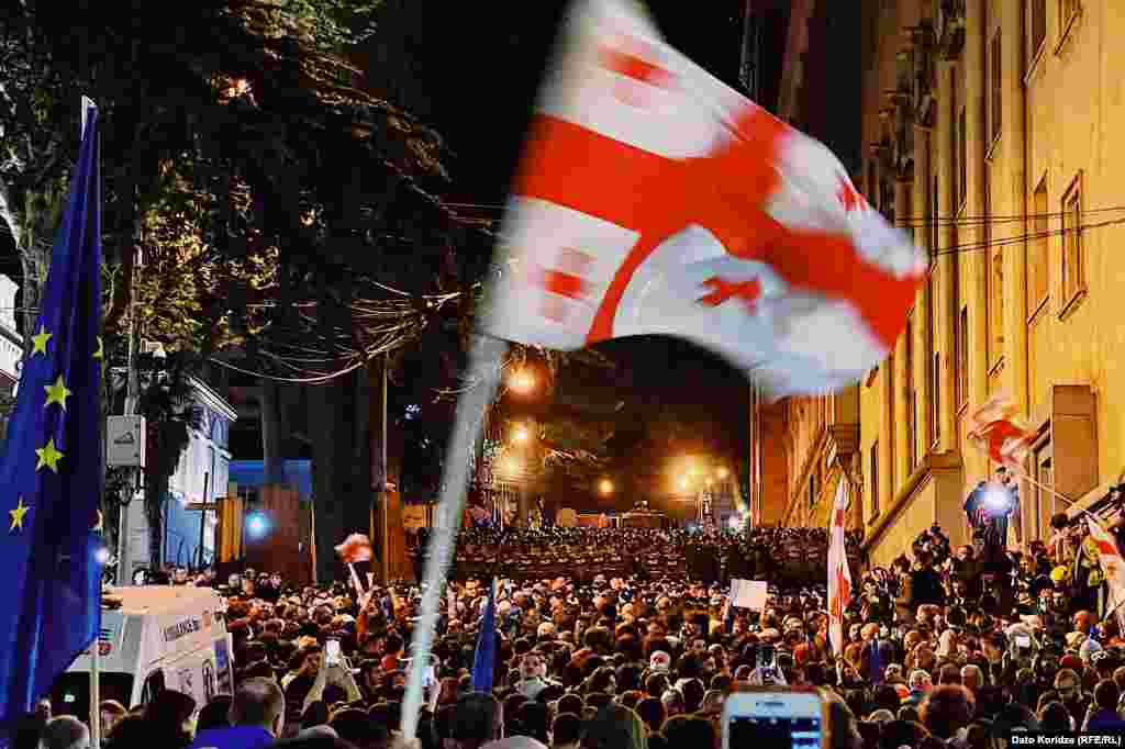 Обговорення законопроєкту в остаточному читанні заплановане на 17 травня, президентка Грузії Саломе Зурабішвілі заявила, накладе на нього вето, якщо він буде схвалений