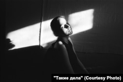 Učiteljica uživa u zalasku sunca.