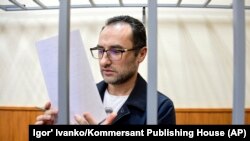 Eugene Spektor, američki državljanin rođen u Rusiji, stoji iza rešetaka u sudnici u Moskvi, Rusija, u četvrtak, 20. februara 2020.