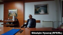 Kryetari i ri i Zubit Potokut, Izmir Zeqiri, në objektin e komunës, 26 maj 2023.
