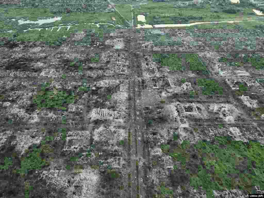 Një periferi e shkatërruar e qytetit Marinka në majin e 2023-tës. Në kohën kur Marinka u kap nga forcat ruse në dhjetor, gjenerali i lartë ukrainas Valeriy Zaluzhniy tha se qyteti &quot;nuk ekziston më&quot;.