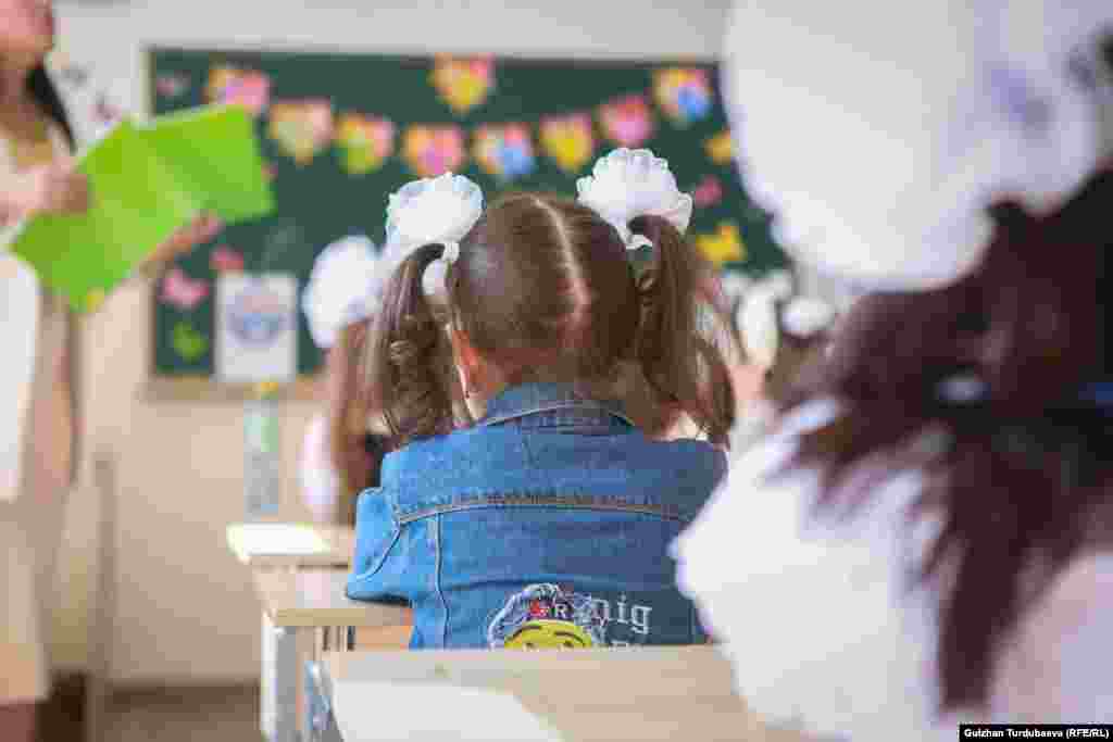 Өлкөдө мектеп жашындагы&nbsp;балдардын 6%&nbsp;жакыны саламаттыгына жана турмуштук абалына байланыштуу окубайт. Адистердин белгилөөсүндө, алардын көпчүлүгү эмгек мигранттарынын балдары.&nbsp;