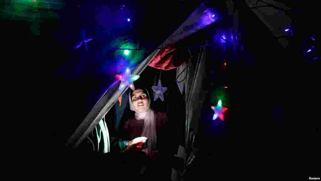 Az izraeli invázió óta a Gázai övezet 2,3 millió lakosának fele a déli Rafah városába szorult, ahol sokan a sátortáborban élnek, és&nbsp;súlyos élelmiszerhiánnyal küzdenek