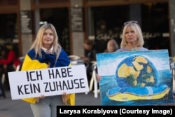 Лариса Корабльова (справа), біженка з Краматорська в Німеччині