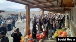 Бозори марзии "Шоҳон". Акс аз саҳифаи фейсбукии Ҳорун Мустафоев