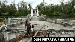 Most na reci Severski Donjec jedan je od preko 300 mostova uništenih tokom ruske invazije