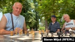 Blaško Makić (prvi s desna) sa društvom na Kalemegdanu, Beograd, jul 2023.