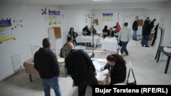 Biračko mjesto u naselju Bošnjačka mahala u Sjevernoj Mitrovici, 21. april 2024.