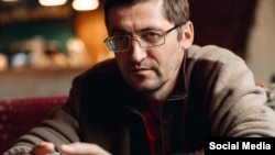 Martov, koji je napustio Bjelorusiju u martu 2021, upozoravao je na ciljani progon ljekara u toj državi