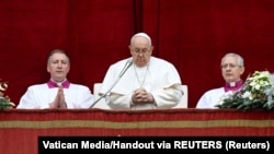 Papa Franjo tokom božićnog obraćanja u Vatikanu, 25. decembar 2023.