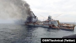 Російський крейсер «Москва» після влучання в нього українських ракет «Нептун» у Чорному морі, 13 квітня 2022 року