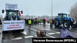 9 лютого у Польщі розпочався страйк фермерів, оголошений профспілкою «Солідарність. На фото: блокада кордону у пункті пропуску Дорогуськ, Польща, 9 лютого