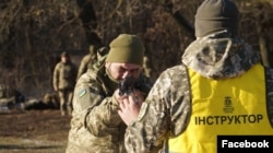 Курс базової загальновійськової підготовки розпочинається для курсантів знайомством зі зброєю