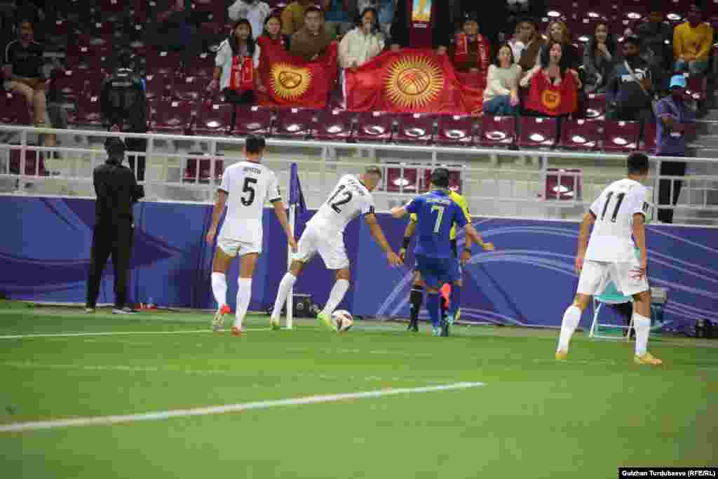 Тайланд курамасы FIFA тизмесинде 113-орунда турат. Тайлар Азия Кубогуна 1972-жылы катышып, ошол жылы үчүнчү орунду ээлеген. Өткөн Азия Кубогунун 1/8 финалында Кытай курамасына 2:1 эсебинде жеңилип, мелдештен четтеген.