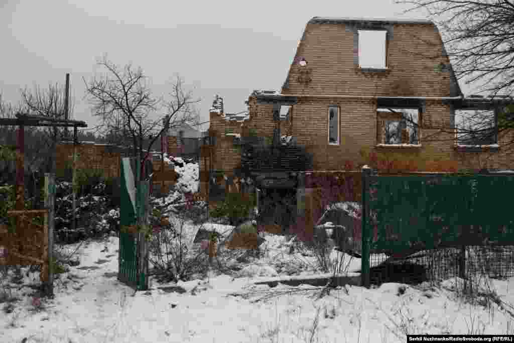 До початку повномасштабного вторгнення Росії в Україну в Мощуні проживало близько двох тисяч людей, зараз &ndash; лише декілька сотень. Місцеві думають, що люди, можливо, і повернулися б, якби держава допомогла відбудувати село.