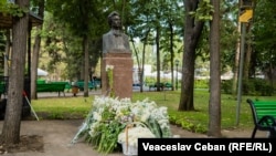 Bustul lui Mihai Eminescu din Grădina Publică „Ștefan cel Mare și Sfânt”, Chișinău