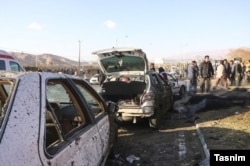 Vetura të dëmtuara nga shpërthimet që tronditën Iranin, 3 janar 2024.