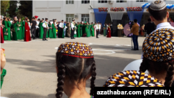 Последний звонок в одной из ашхабадских школ. 25 мая 2023 г.