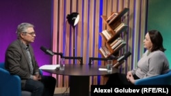Maria Șleahtițchi, în dialog cu Vitalie Ciobanu în studioul Europei Libere Moldova. 