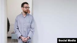 یوهان فلودروس پیش از بازداشت در ایران در بخش افغانستان اداره سیاست خارجی اتحادیه اروپا کار می‌کرد