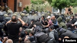 Sukob srpskih demonstranata i pripadnika KFOR-a u Zvečanu, Kosovo, 29. maj 2023.