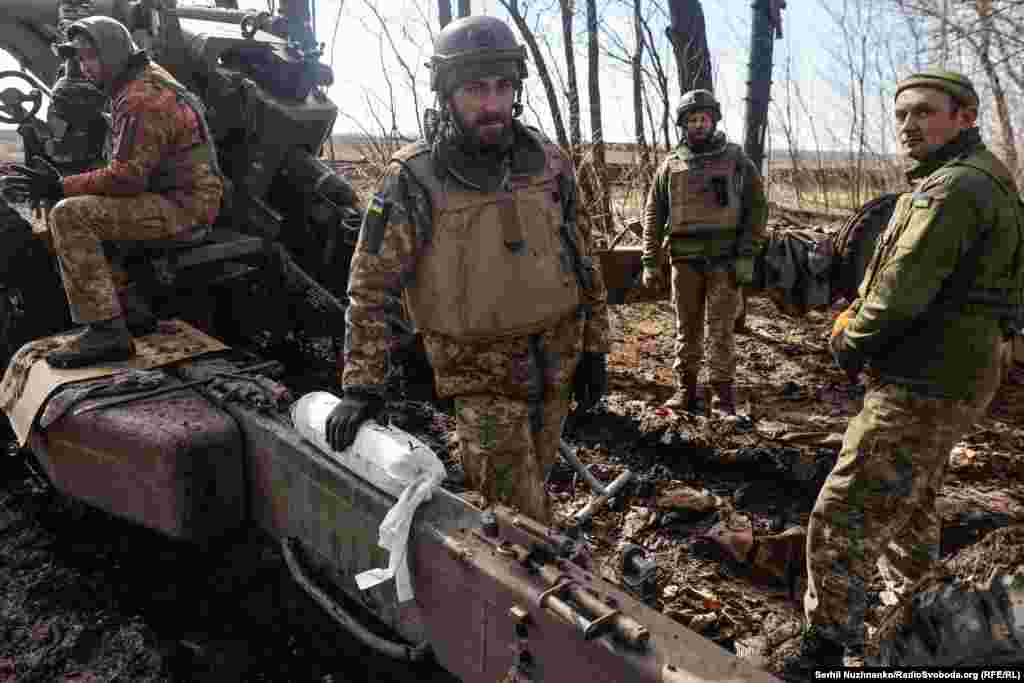 Артилеристи&nbsp;44-ї окремої артилерійської бригади імені гетьмана Данила Апостола на Запорізькому напрямку. Березень 2023 року