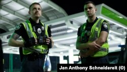 „Szerintem most veszélyesebb, mint a háború előtt – mondja Bohdan (jobbra). – Amikor reagálunk egy hívásra, nem tudjuk, hogy az embereknél van-e fegyver”