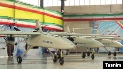 نمایش پهپادهای مهاجر در ایران؛ به گفته مقامات آمریکایی، مهاجر-۶ قادر به انجام حملات هوا به سطح، جنگ الکترونیک و هدف‌گیری در میدان نبرد است