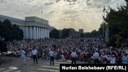 Курман айт намазына чогулган эл. Бишкек. 28-июнь, 2024-жыл.
