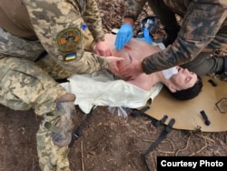 Американці провели дослідження, подивились, які бувають поранення, і відштовхуючись від цього склали в аптечку найнеобхідніше