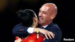 Trenutak kada je Rubiales poljubio Hermoso u Sydneyju, Australija, 20. avgust 2023.