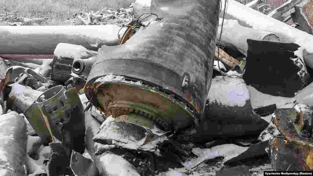 Oleh Szinehubov, Harkiv regionális kormányzója január 5-én azt mondta, hogy Oroszország nem orosz gyártmányú rakétákkal csapott le a kelet-ukrajnai régióra. &bdquo;Minden szükséges vizsgálatot lefolytatunk. Egyelőre azt mondom, hogy a jelöléseket letörölték a rakétákról, de látjuk, hogy az ország, amelyik gyártotta, nem az Orosz Föderáció&rdquo; &ndash; mondta el