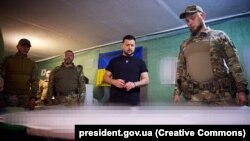 Президент України Володимир Зеленський у Запорізькій області відвідав підрозділи військових, які ведуть наступальні дії на Мелітопольському напрямку, 15 серпня 2023 року