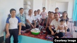 Абдурозик Абдукаххоров в кругу семьи