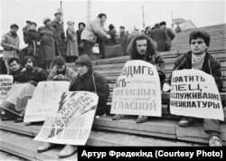 Перший антирадянський мітинг в Дніпрі, на стадіоні "Металург", 1988 рік