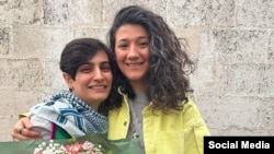 Элахе Мохаммади жана Нилуфар Хамеди. Архивдик сүрөт.
