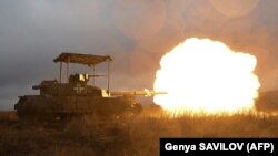 Українські військові ведуть вогонь на Донеччині, 5 лютого 2024 року