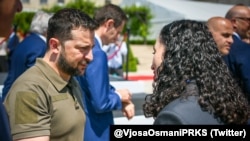 Predsjednica Kosova Vjosa Osmani i predsjednik Ukrajine Volodimir Zelenski tokom samita u Moldaviji, 1. juna 2023.
