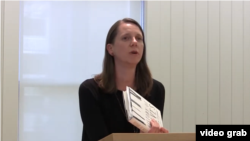 Scriitoarea Emily Fridlung